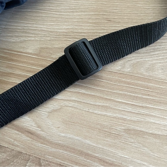 EastSport Navy Belt Bag - Picture 4 of 5